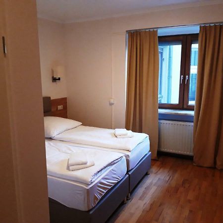 Lv Rooms & Apartments Am Luetzowplatz Berlin Exterior photo